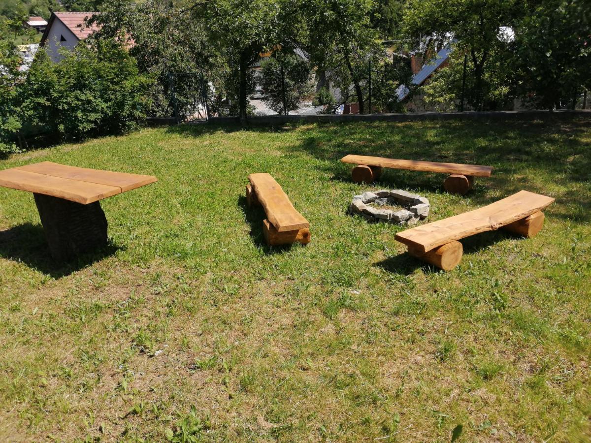 Penzion Uhliska A Depandance Gazdovsky Dom Nemšová Eksteriør billede