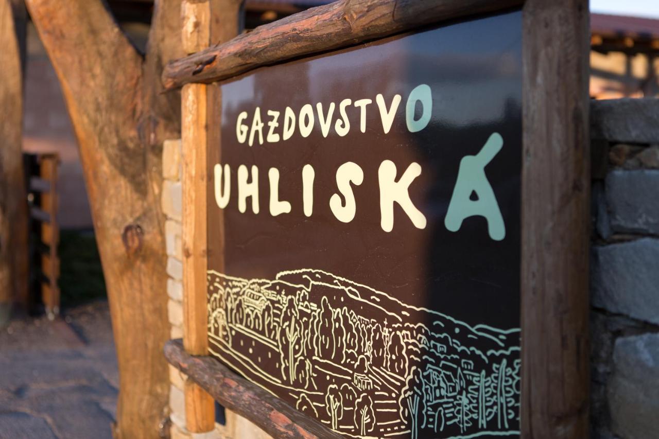 Penzion Uhliska A Depandance Gazdovsky Dom Nemšová Eksteriør billede